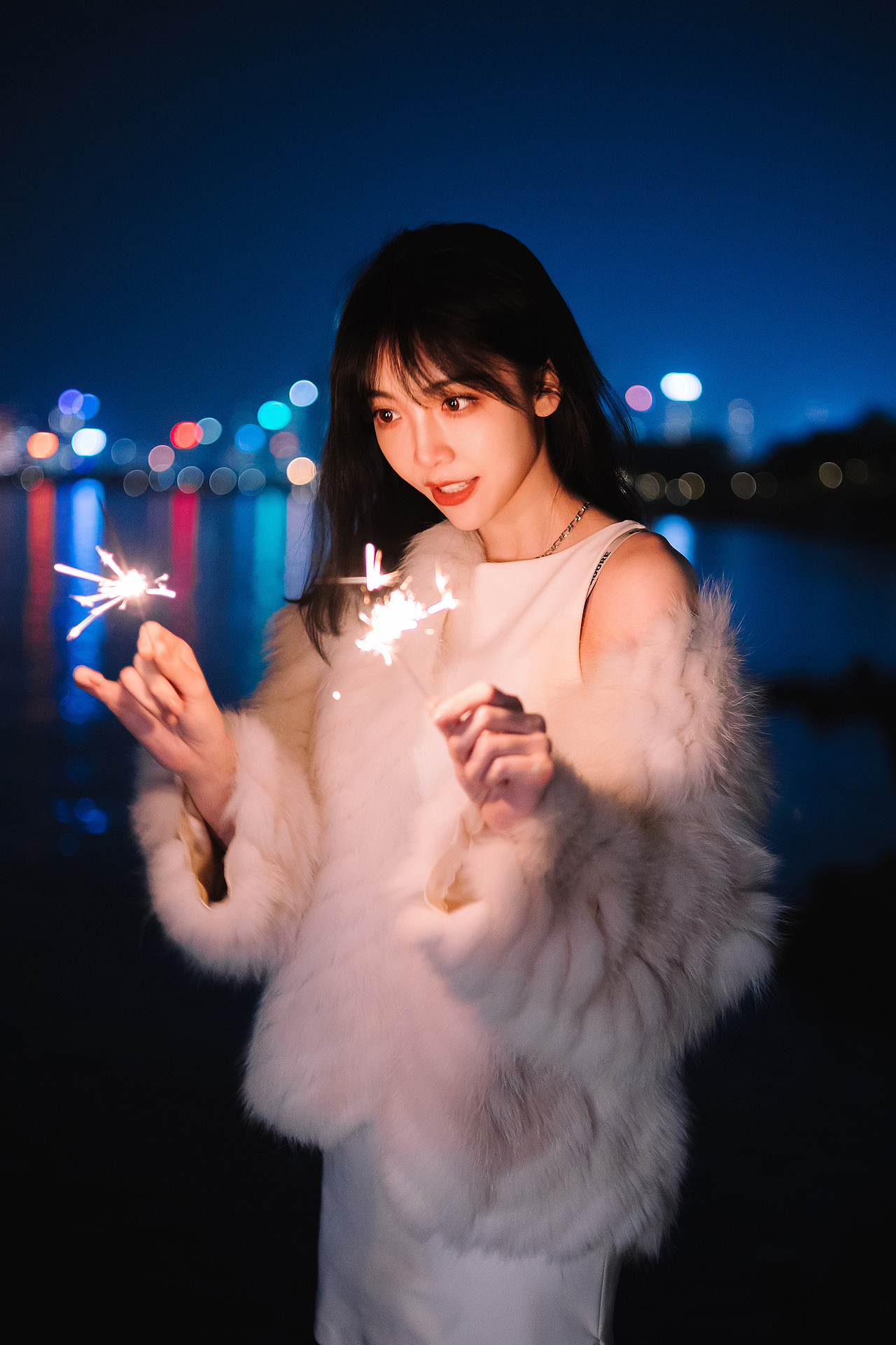 写真_仙女棒烟花（图ZMjg2MjIxNDU2） - 人像摄影 - 站酷设计师没电的火牛原创素材 - 站酷ZCOOL