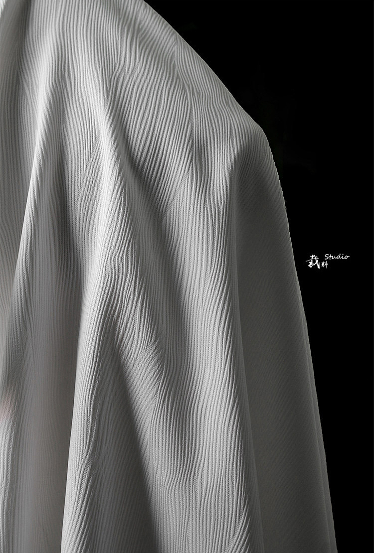 服装裁料创作摄影