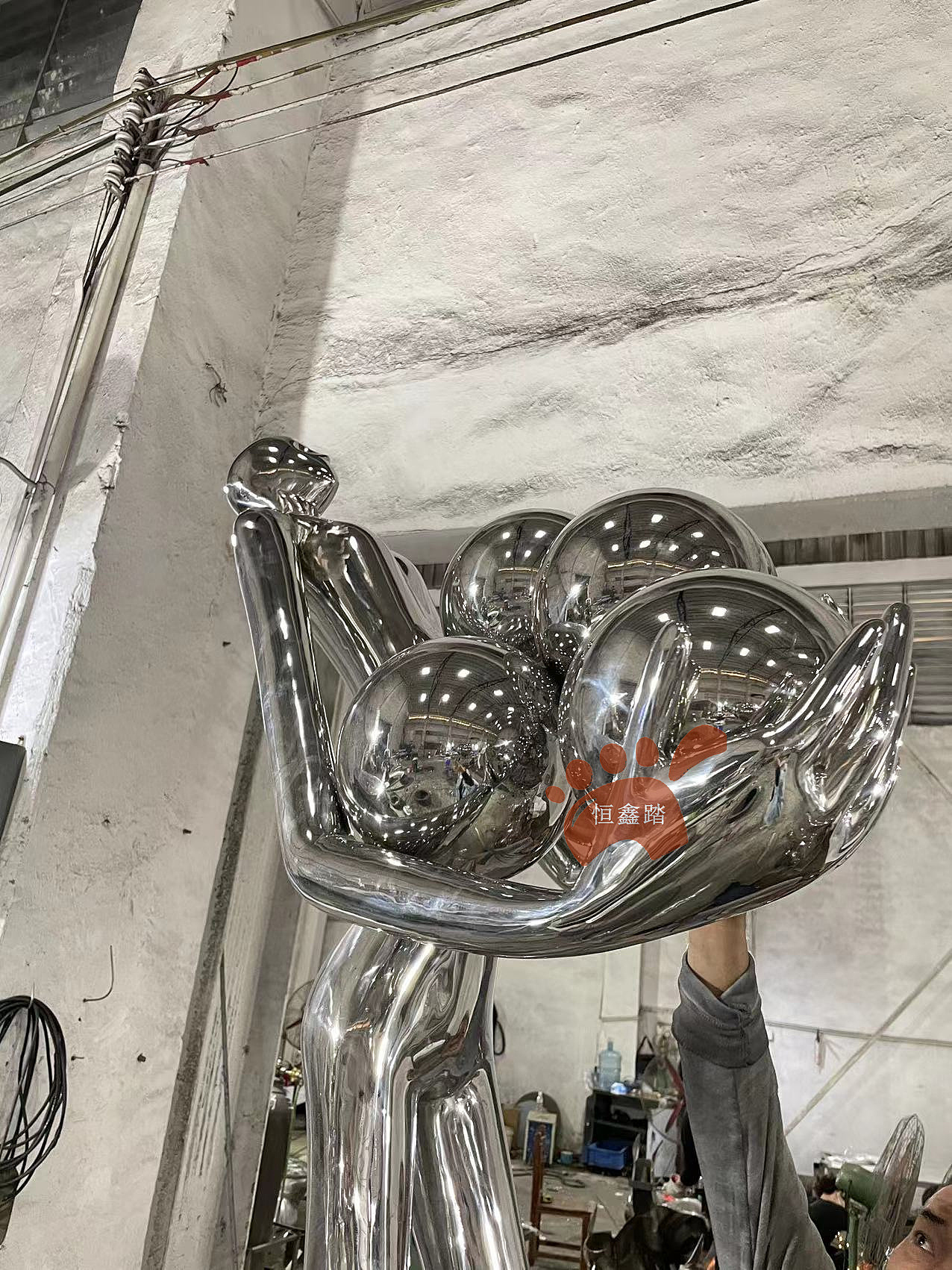 抽象不锈钢人物雕塑如何制作