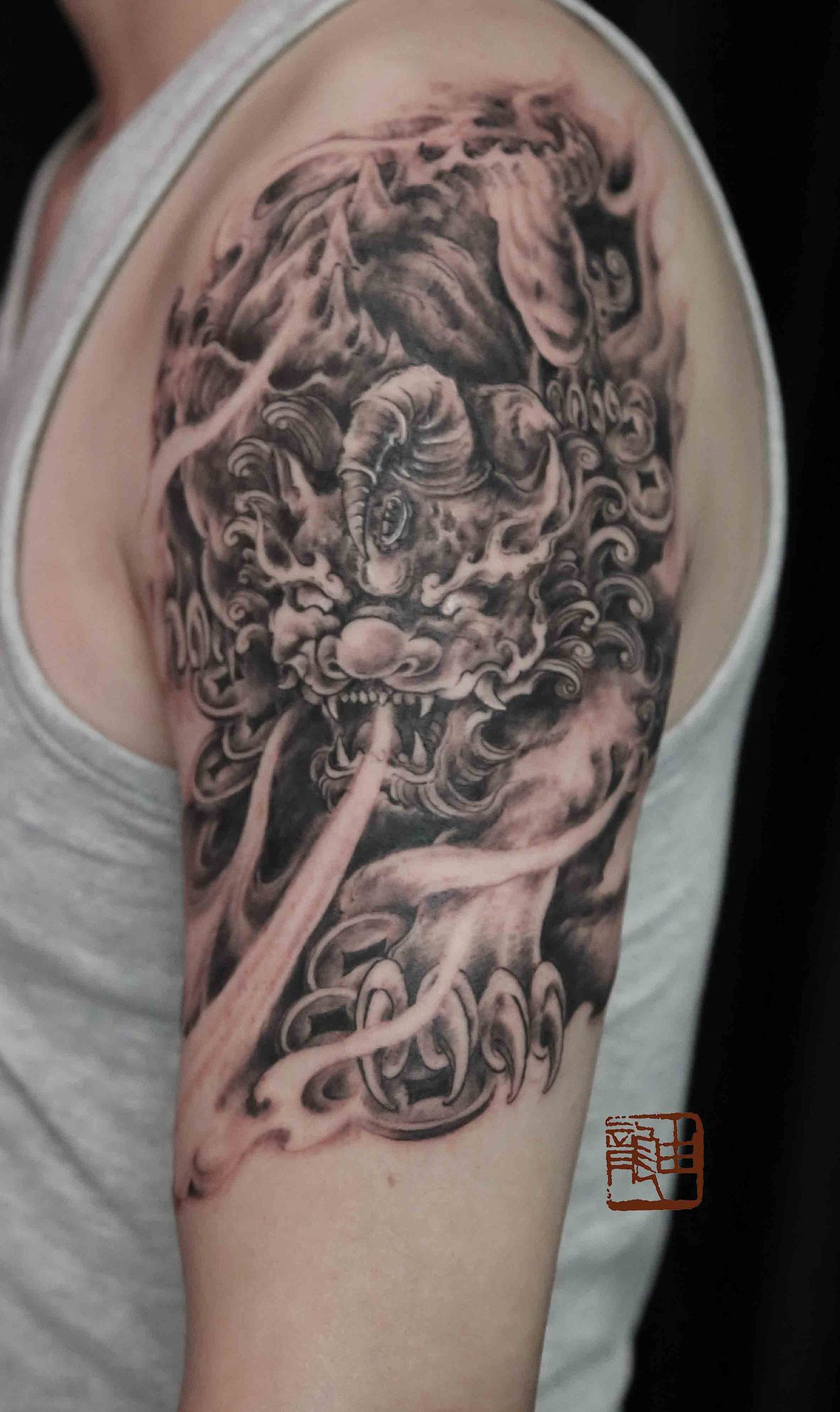 由龙作品大臂纹身图案