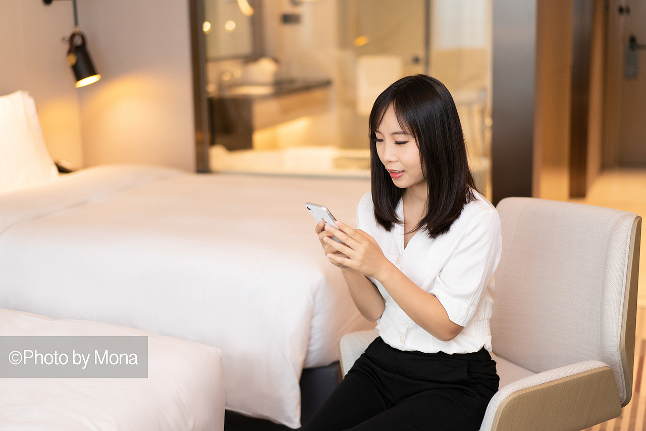 出差的时候，也不要忘记在酒店给自己拍一组写真哦（图ZMjc1OTgyODQw） - 人像摄影 - 站酷设计师摄影师萧萧Mona原创素材 - 站酷ZCOOL