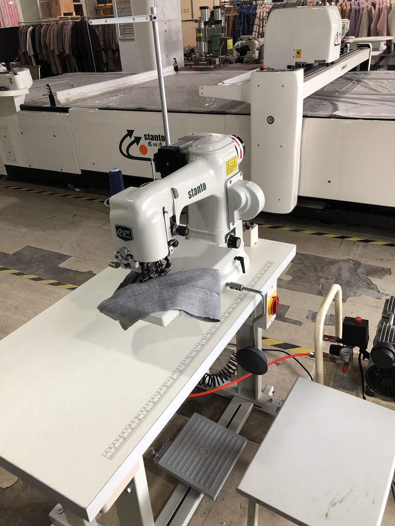 羊绒大衣撬边机仿手工暗缝机