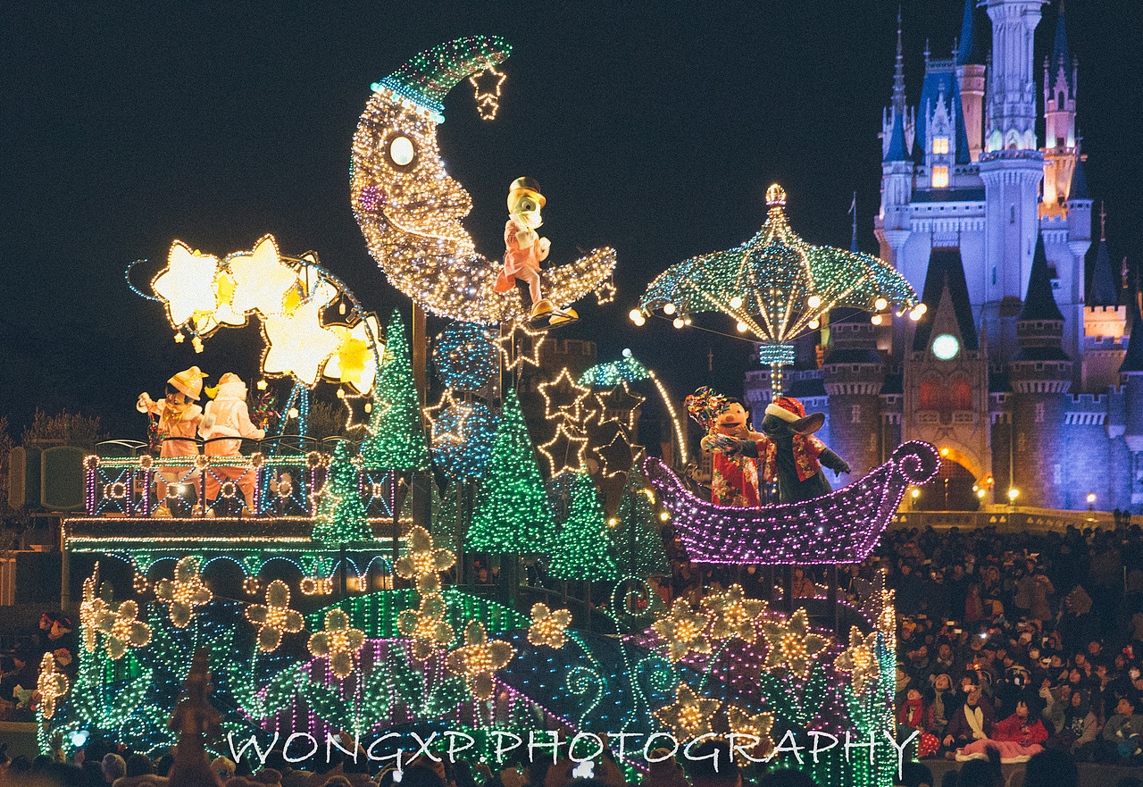 迪斯尼灯车游行