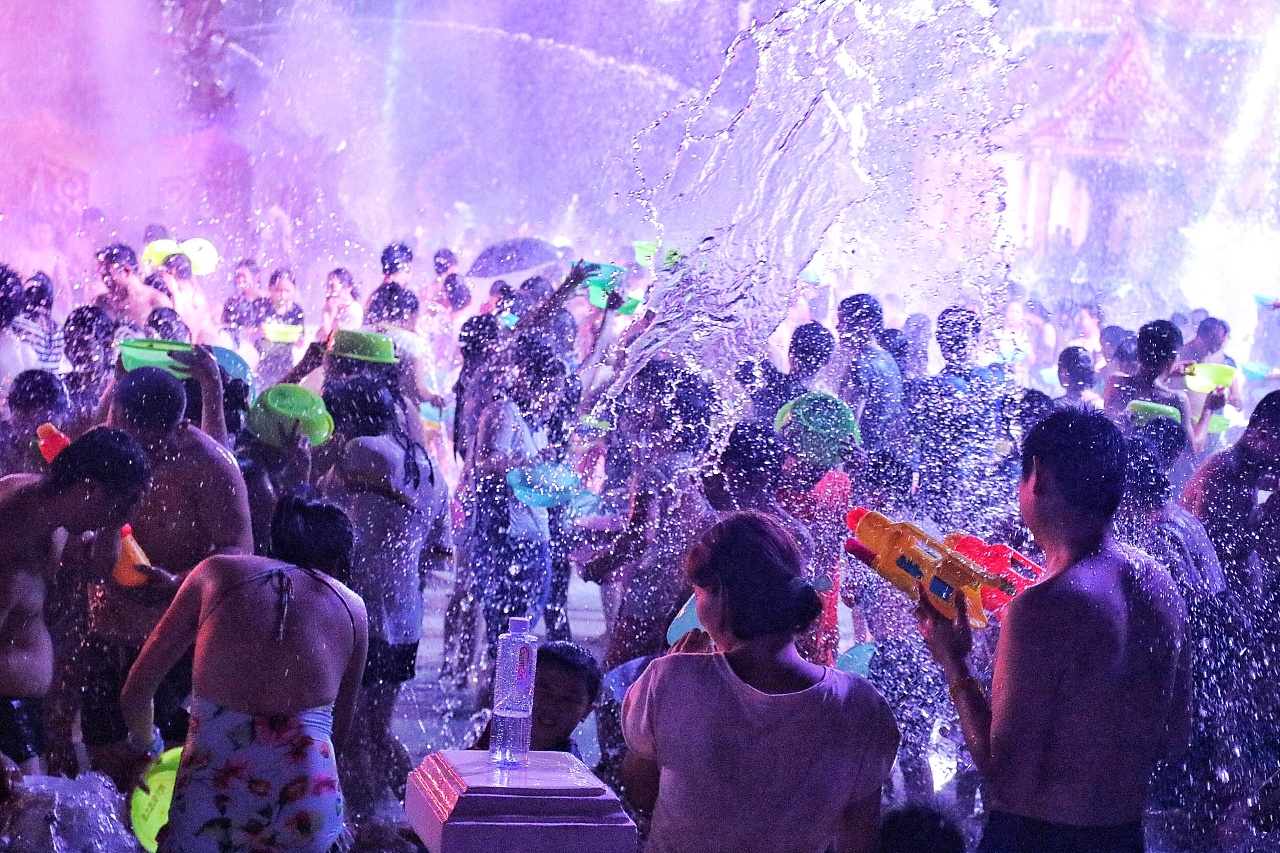 Thailand's Songkran festival: Photos of huge water pistol fight in ...