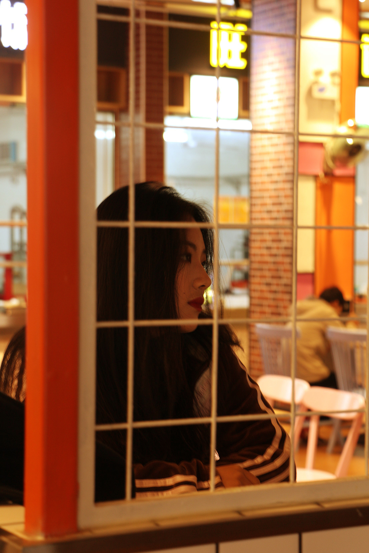 红尘烟火,描不出你半分颜色/