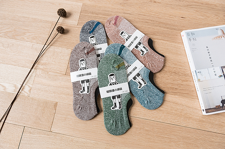 看腻了白背景吗?来一组木板拍摄的男袜。