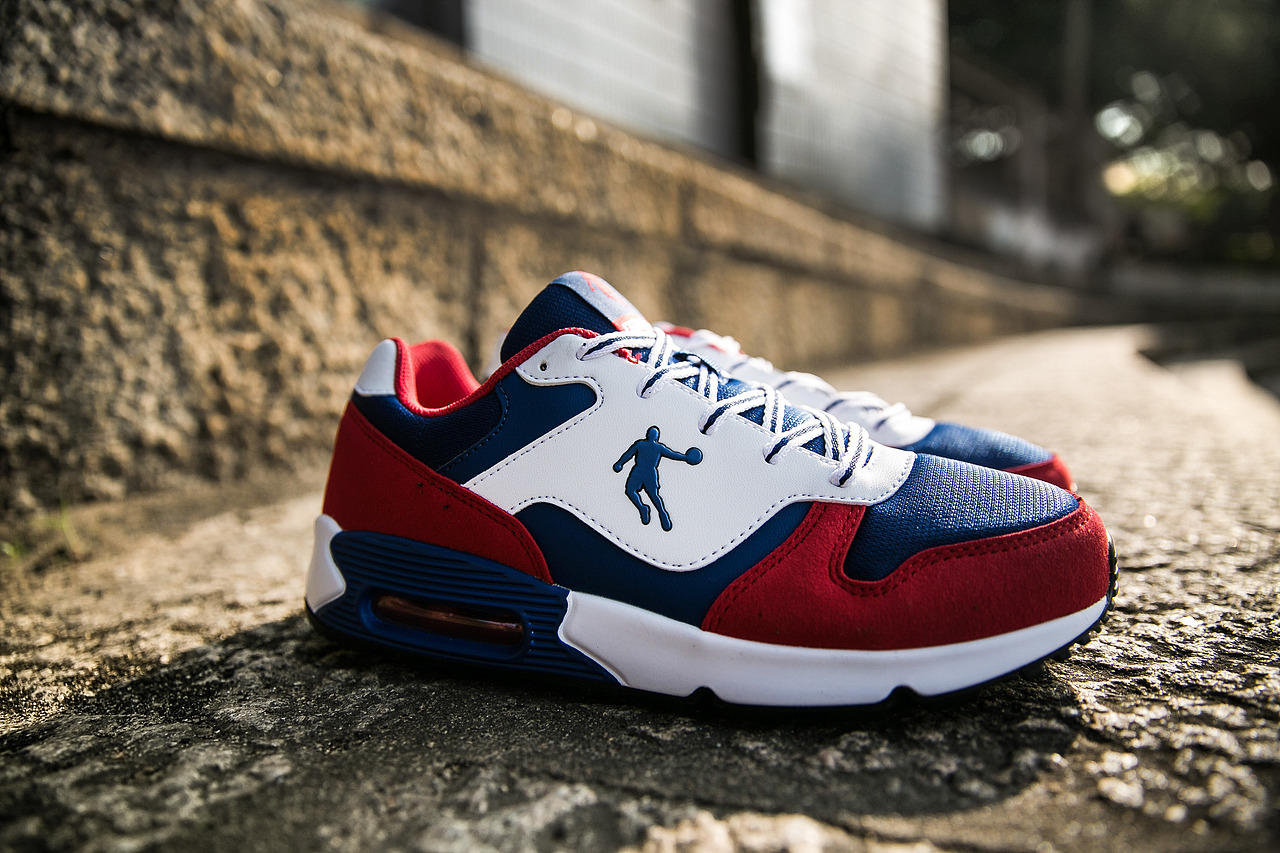 复古鞋 运动鞋 休闲鞋 网球鞋拍摄（图ZMTIzMTYyNjIw） - 产品摄影 - 站酷设计师初禾文化原创素材 - 站酷ZCOOL