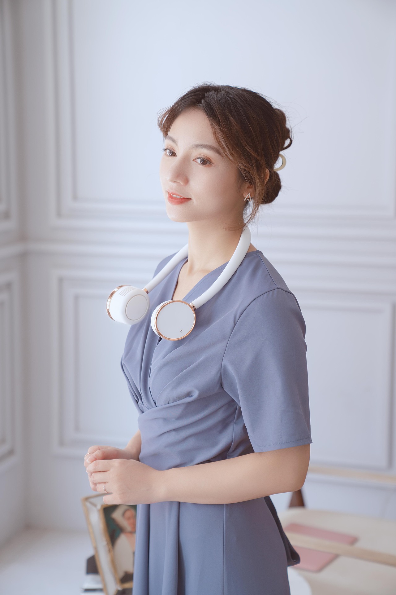 品牌案例丨挂脖风扇（图ZMjQ3MDYyNTc2） - 产品摄影 - 站酷设计师非凡像牛仔原创素材 - 站酷ZCOOL