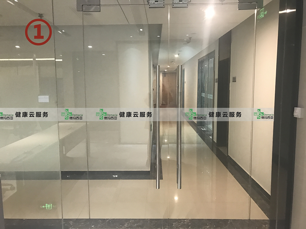 互联网医疗公司防撞玻璃腰线共9个版本