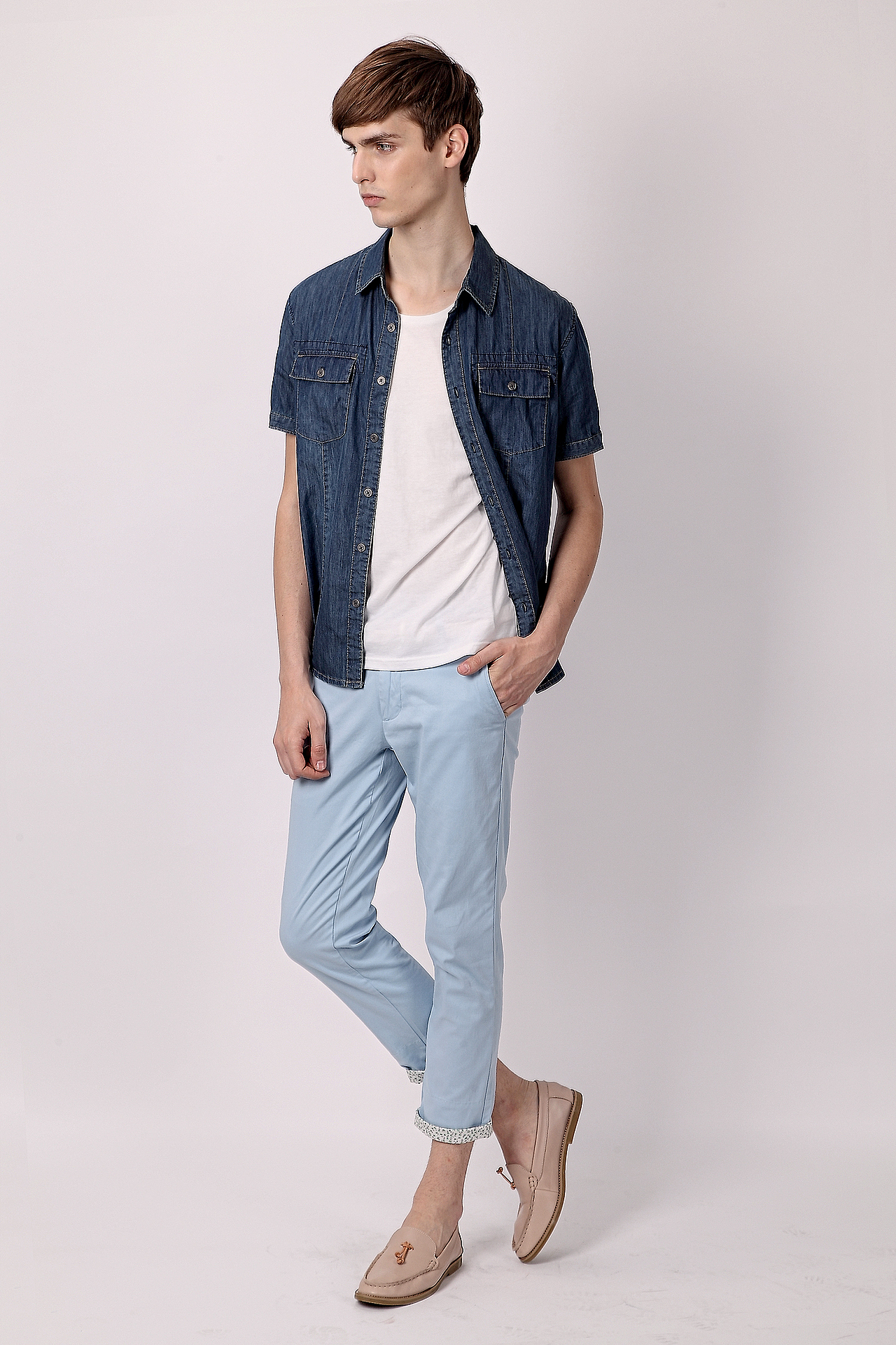 广州淘宝男装模特拍摄休闲男装外模拍摄男装模特棚拍服装纯色背景模特