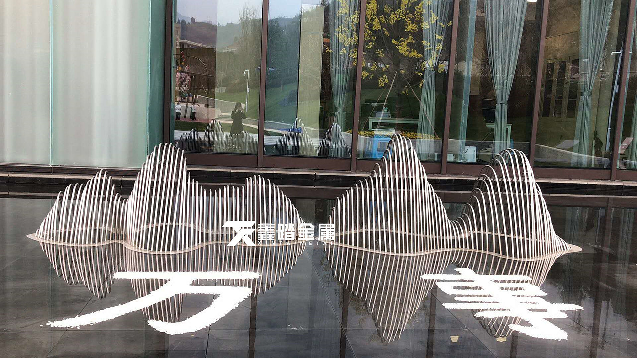 重峦叠嶂的仿真山形雕塑 园林景观小品不锈钢假山雕塑