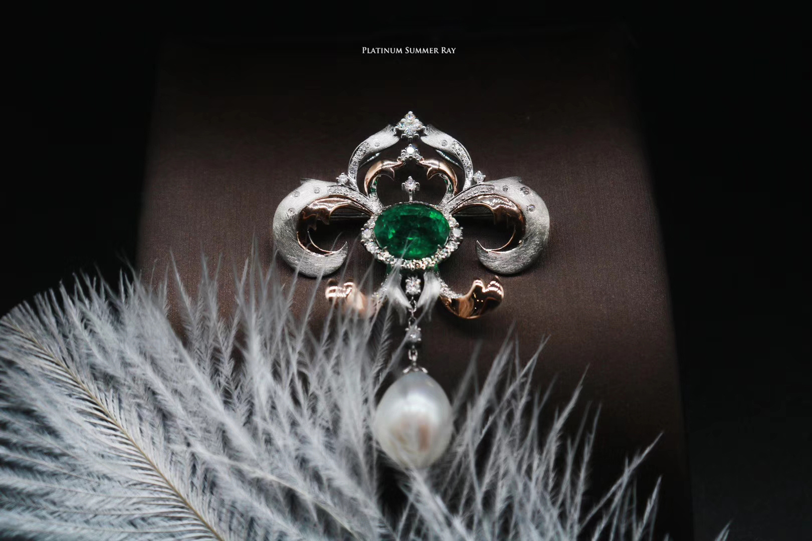 鸢尾花祖母绿胸针#75_月儿湾珠宝设计师-站酷zcool