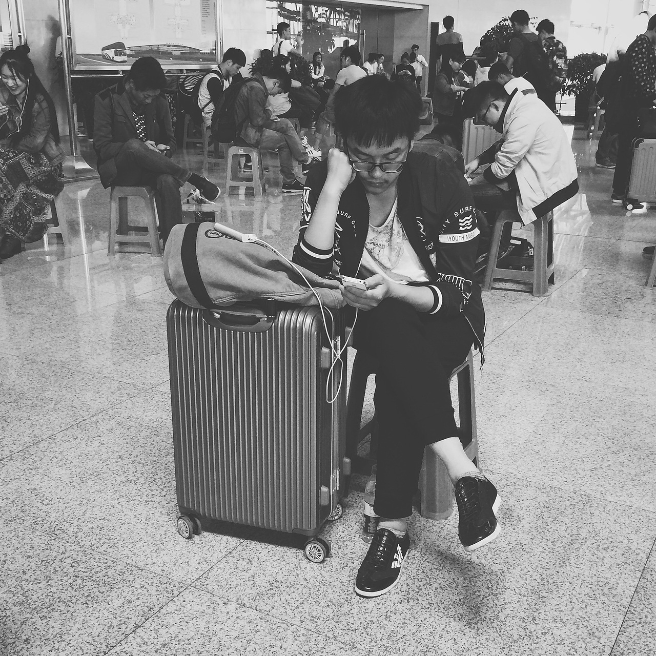 当手机成了我们唯一的玩伴（图ZNDc3NTI4Njg=） - 人文/纪实摄影 - 站酷设计师OldWhale原创素材 - 站酷ZCOOL