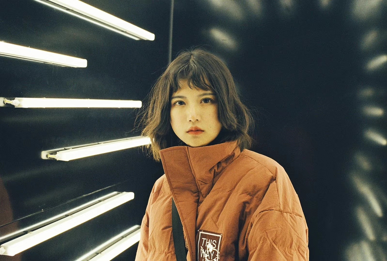 胶片复古人像夜景