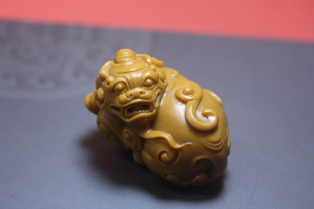 天然黄蜡石黄龙玉貔貅招财辟邪手把件