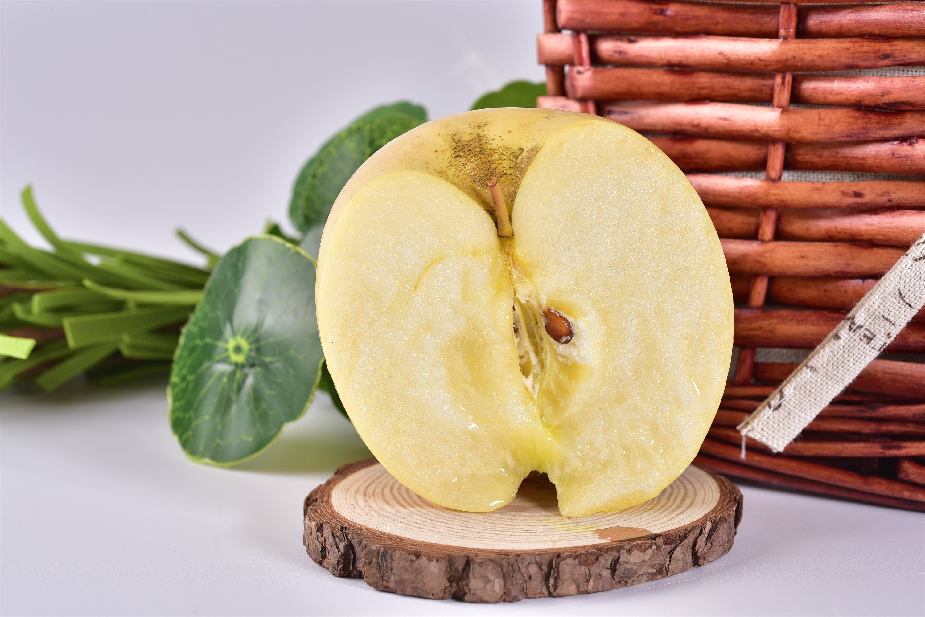 黄色富士苹果|摄影|静物|天使飞不走 - 原创作品 - 站酷 (zcool)