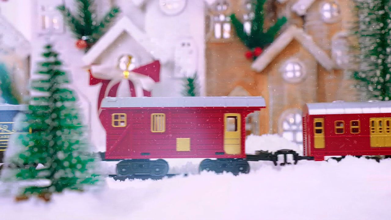 圣诞主题的复古蒸汽轨道火车玩具