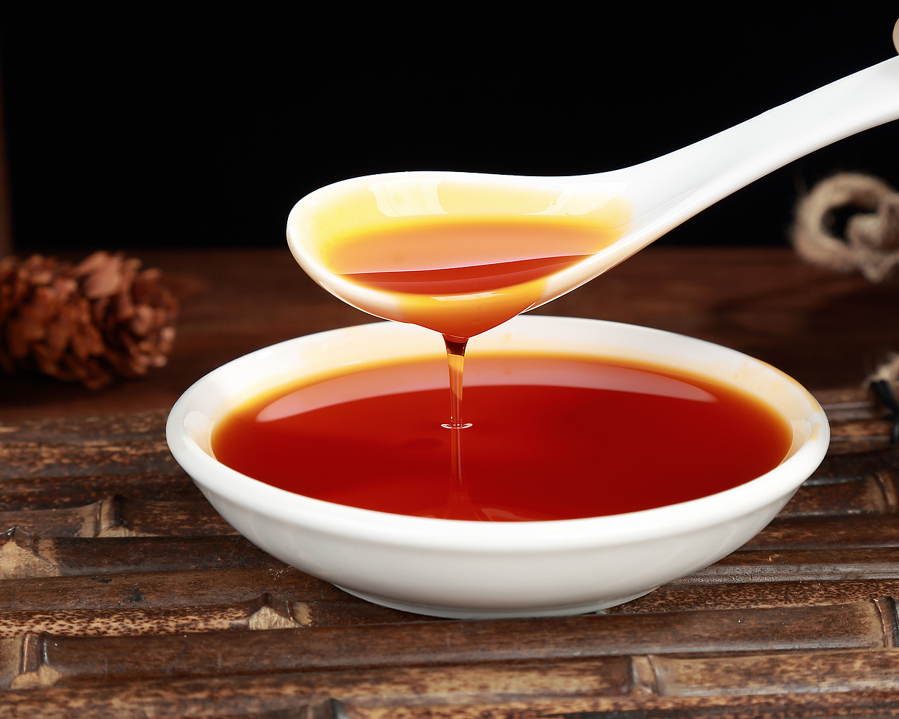 調(diào)料．香油（圖ZOTU1MzA5MzY=） - 產(chǎn)品攝影 - 站酷設(shè)計(jì)師商業(yè)攝影楊光全原創(chuàng)素材 - 站酷ZCOOL