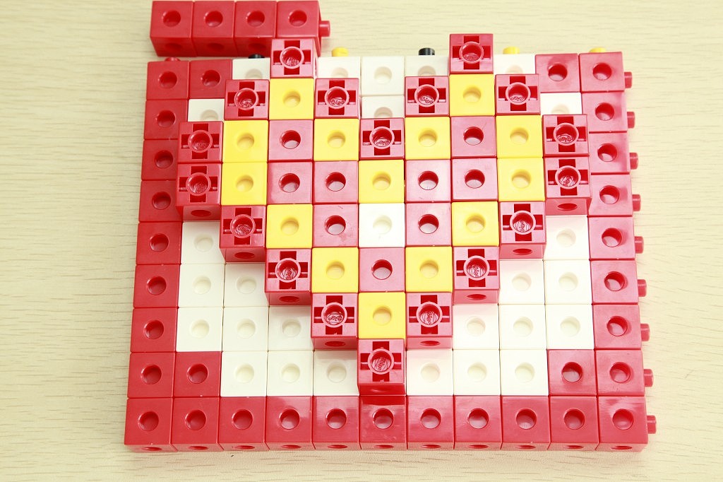 一款简单的玩具组装定格动画制作。