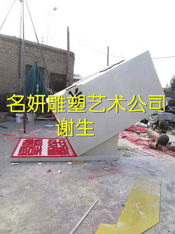 体育公园形象玻璃钢自行车人物雕塑造型