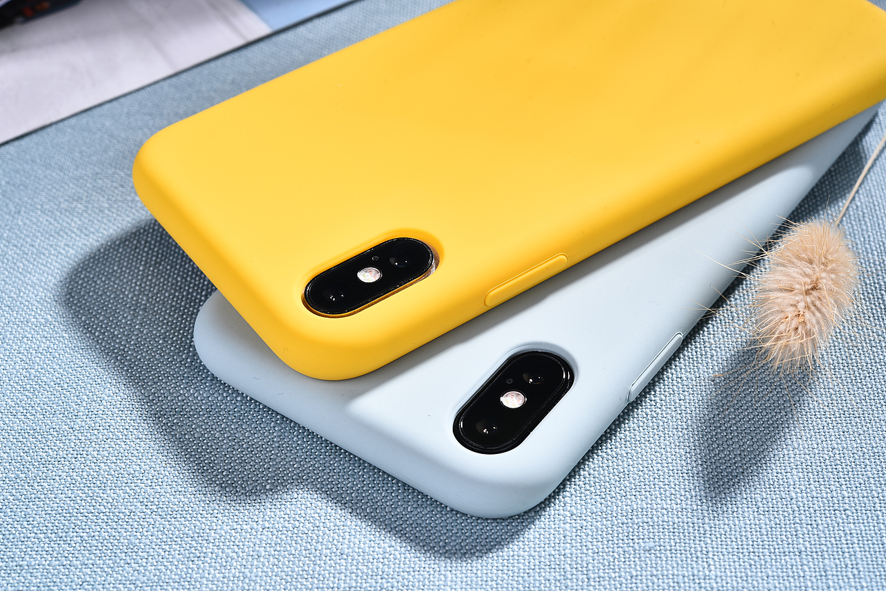 IPHONE XS 硅胶壳 手机壳 场景实拍（图ZMTU3NTIwNjg0） - 产品摄影 - 站酷设计师无_言原创素材 - 站酷ZCOOL