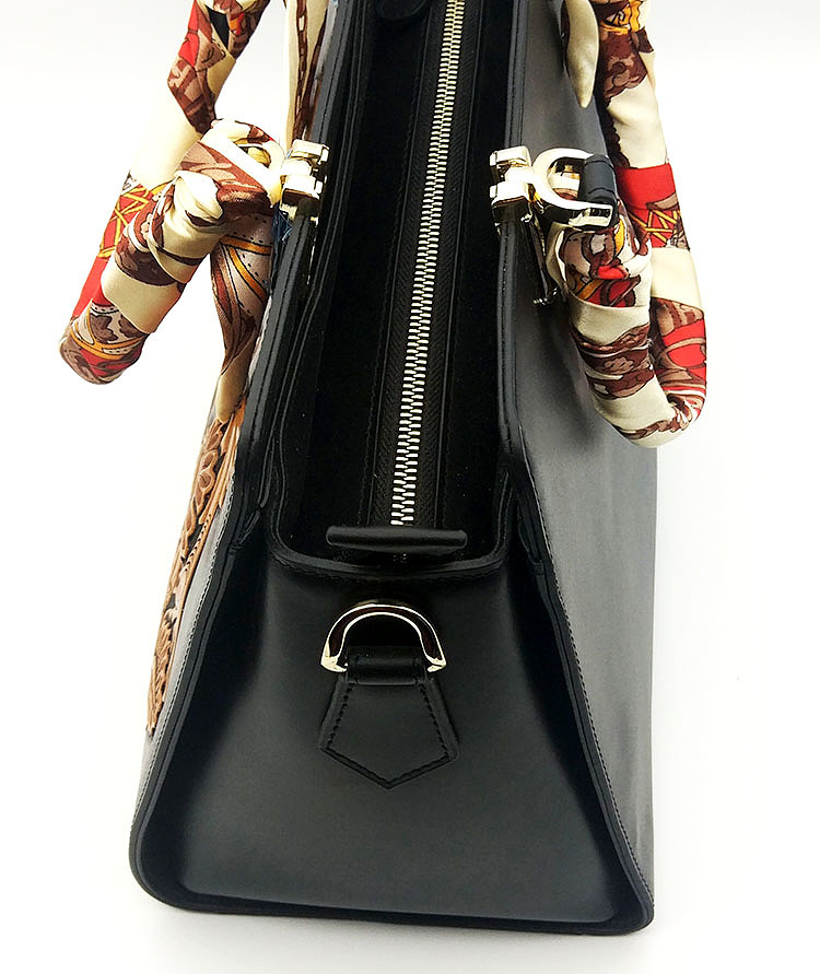 比翼双飞系列皮雕女包