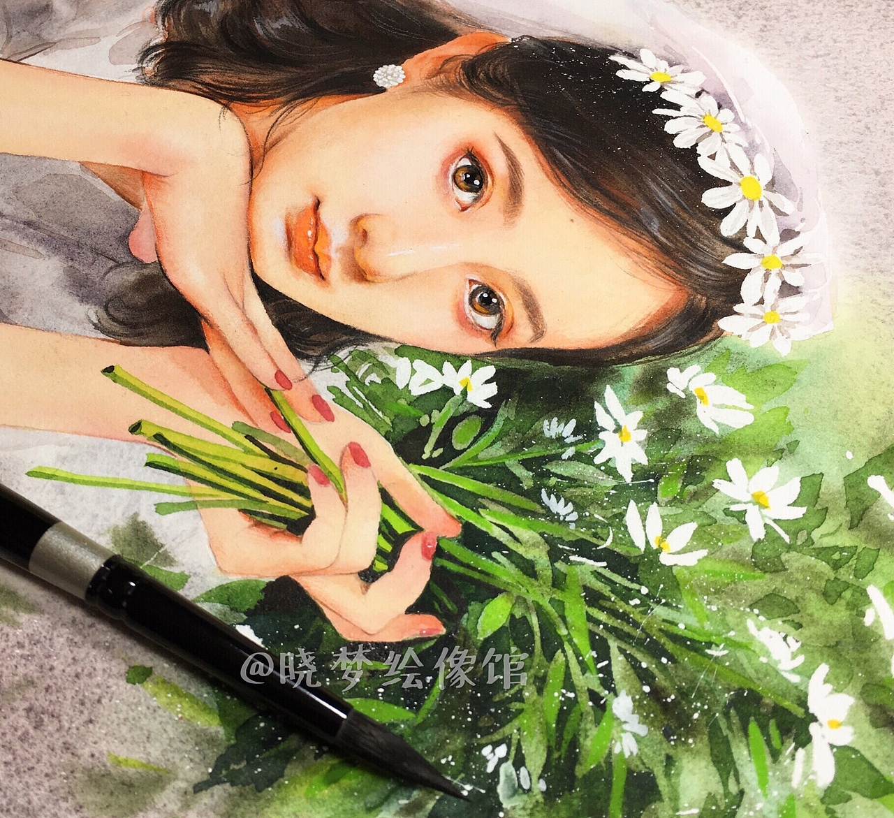 手起笔落的昼夜间 终绽出微微光