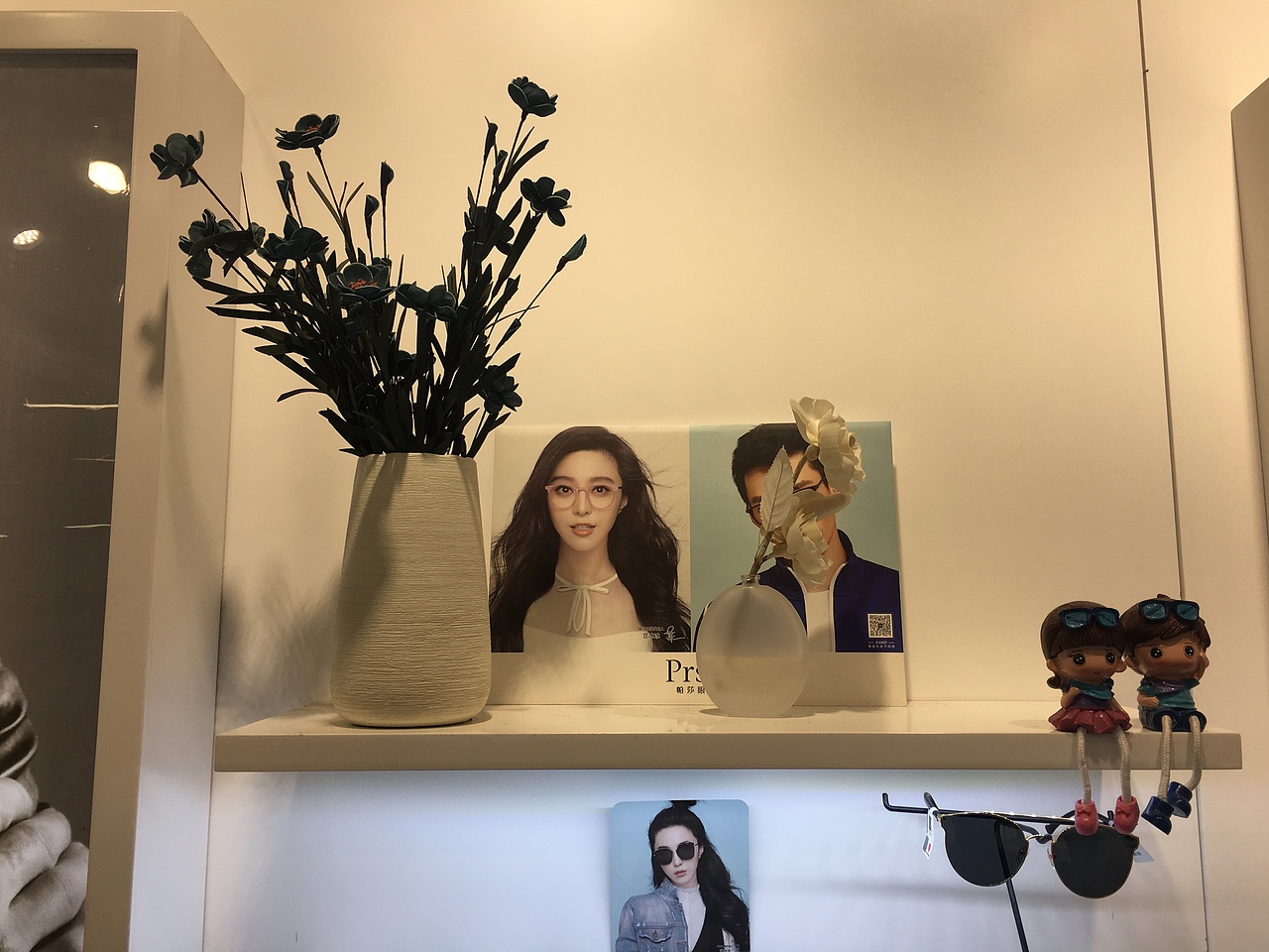 眼鏡店裝修/慕梓眼鏡店裝修設(shè)計(jì)/時(shí)尚商場(chǎng)店/眼鏡陳列（圖ZMjMzMTgzNzQ4） - 展陳設(shè)計(jì) - 站酷設(shè)計(jì)師sxipeng原創(chuàng)素材 - 站酷ZCOOL