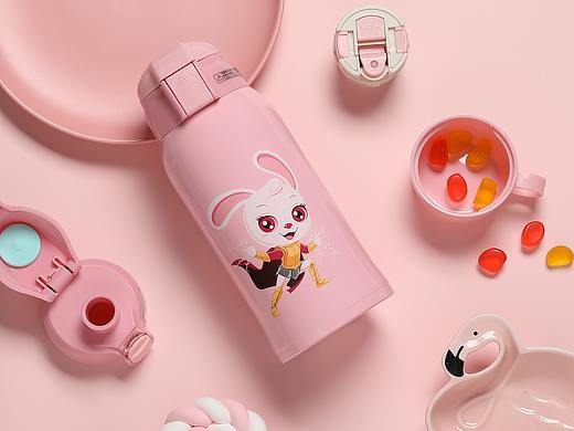 儿童保温杯（个人主页-ZMzY1NjQzMDg=） - 产品摄影 - 站酷设计师周礼炜原创素材 - 站酷ZCOOL