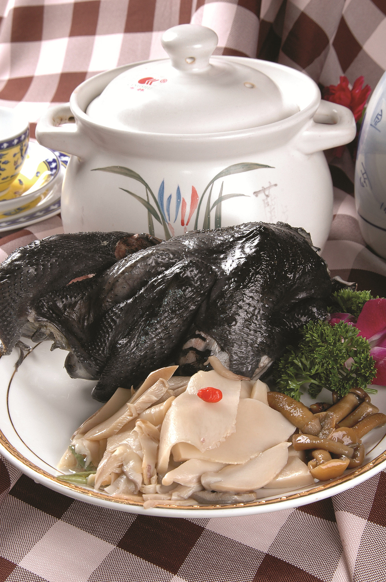 乌鸡野菌汤