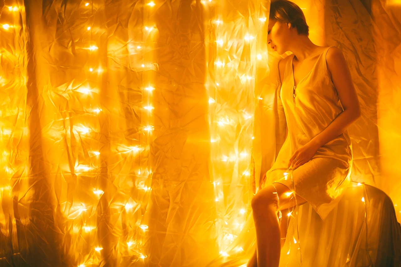 攒起那些个微弱的灯光（图ZMTAxNDU0MjY4） - 人像摄影 - 站酷设计师划痕叔叔原创素材 - 站酷ZCOOL