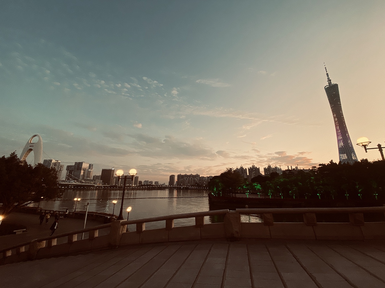 手机摄影-生活记录（广州）（图ZMjAyNzI1MTQ0） - 人文/纪实摄影 - 站酷设计师小熊猫与大熊猫原创素材 - 站酷ZCOOL