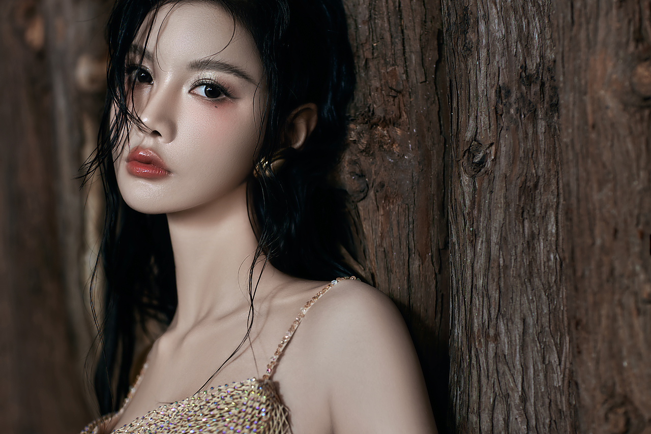 人像修图|一套图客户要求修两个版本|更喜欢哪个?