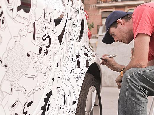 Oscar Llorens 受汽车品牌Smart邀请进行手绘视觉创作