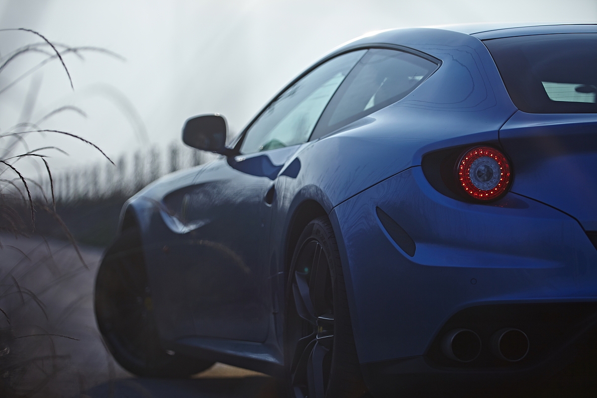 Ferrari FF（图ZMzA2ODYyNzI=） - 产品摄影 - 站酷设计师primo原创素材 - 站酷ZCOOL
