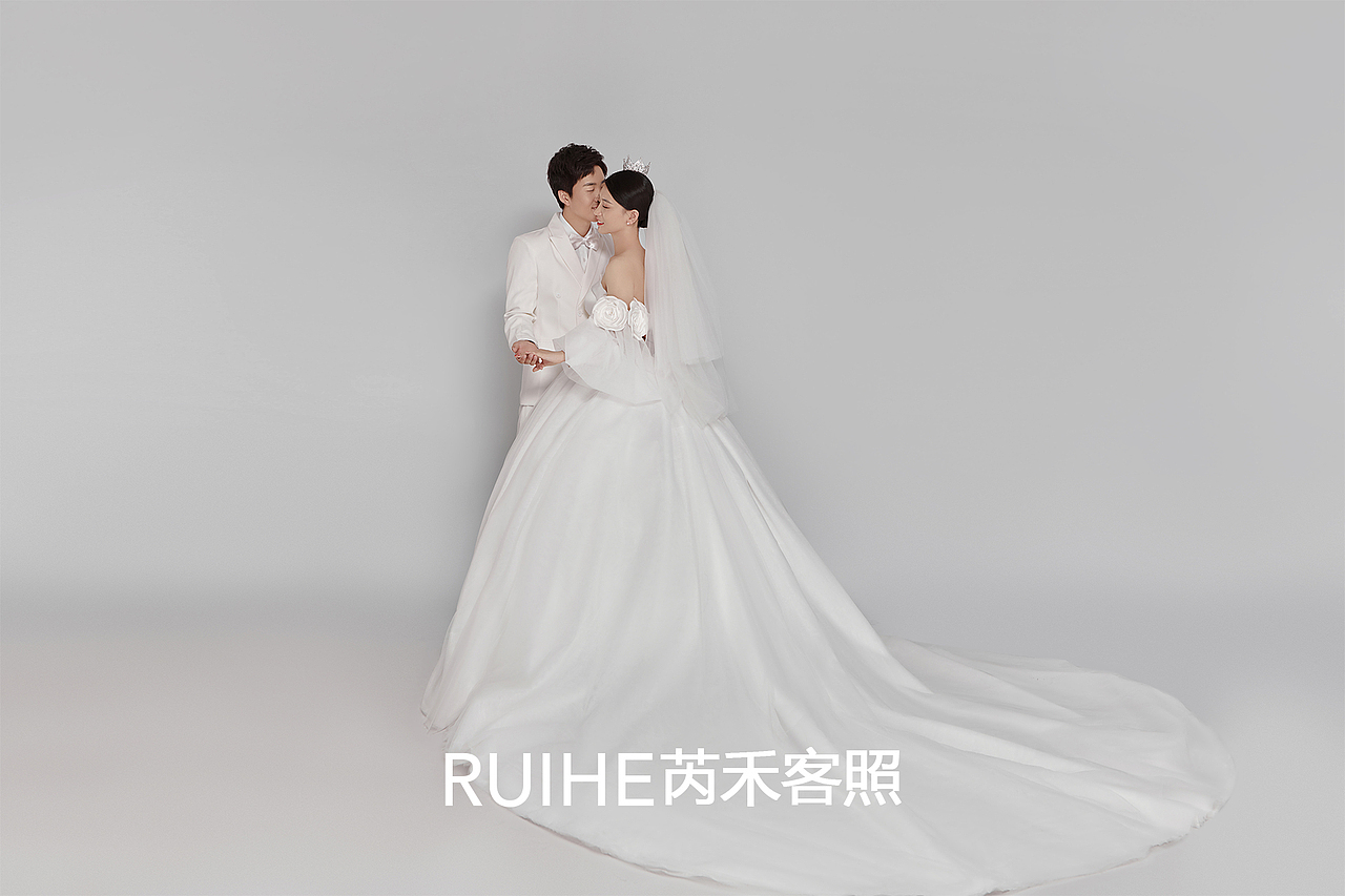 光影氛围感婚纱照，少女裙摆氤氲着清澈温柔（图ZMjc1ODM1MDA0） - 婚礼摄影 - 站酷设计师遇见YUJIAN原创素材 - 站酷ZCOOL