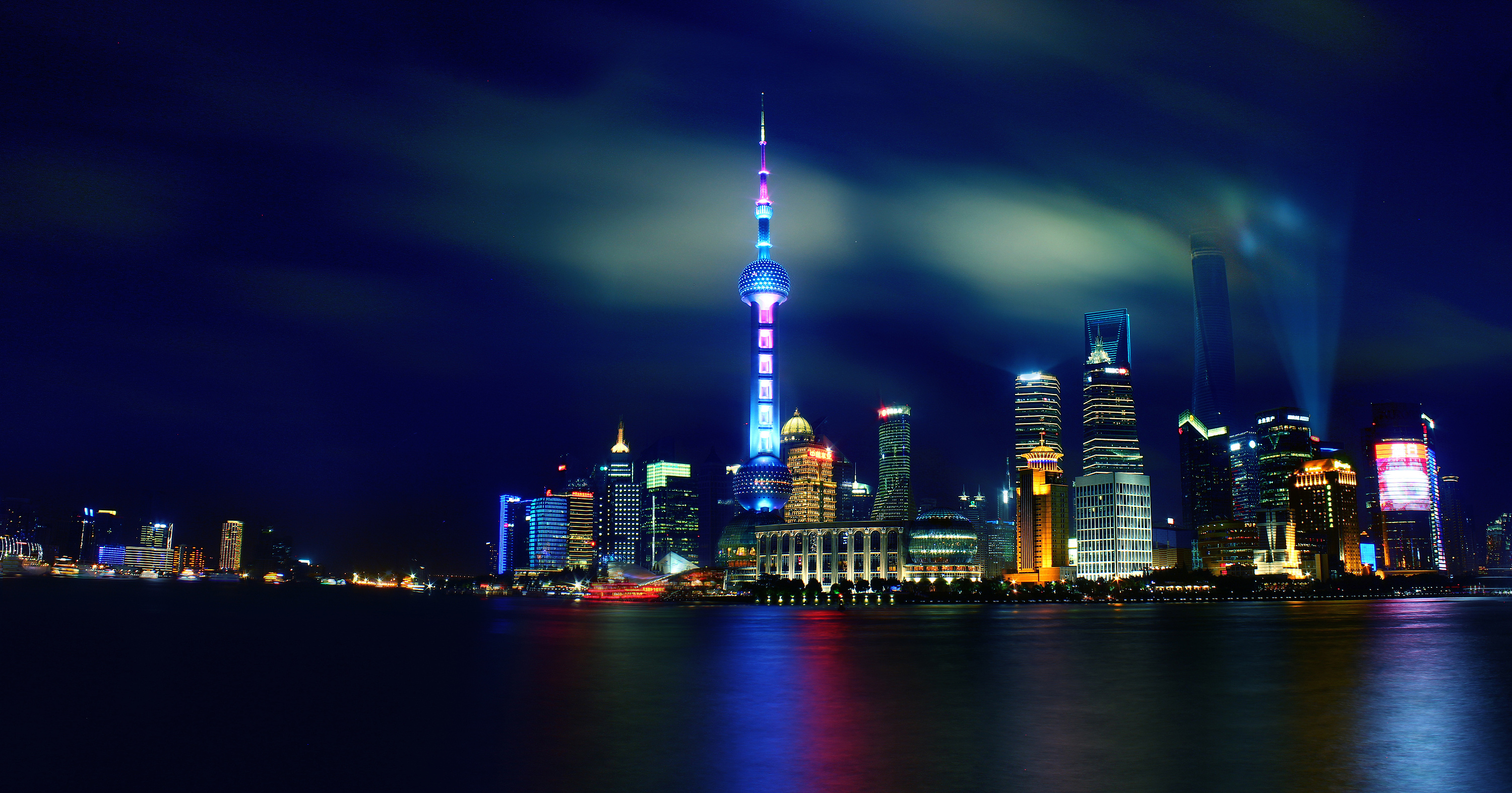 【携程攻略】上海东方明珠景点,来上海旅游的游客必去的景点之一，多年以来就代表着上海，但本地人一…