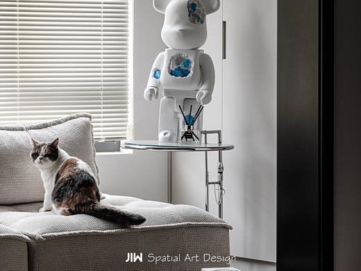 “年轻就要无拘无束”