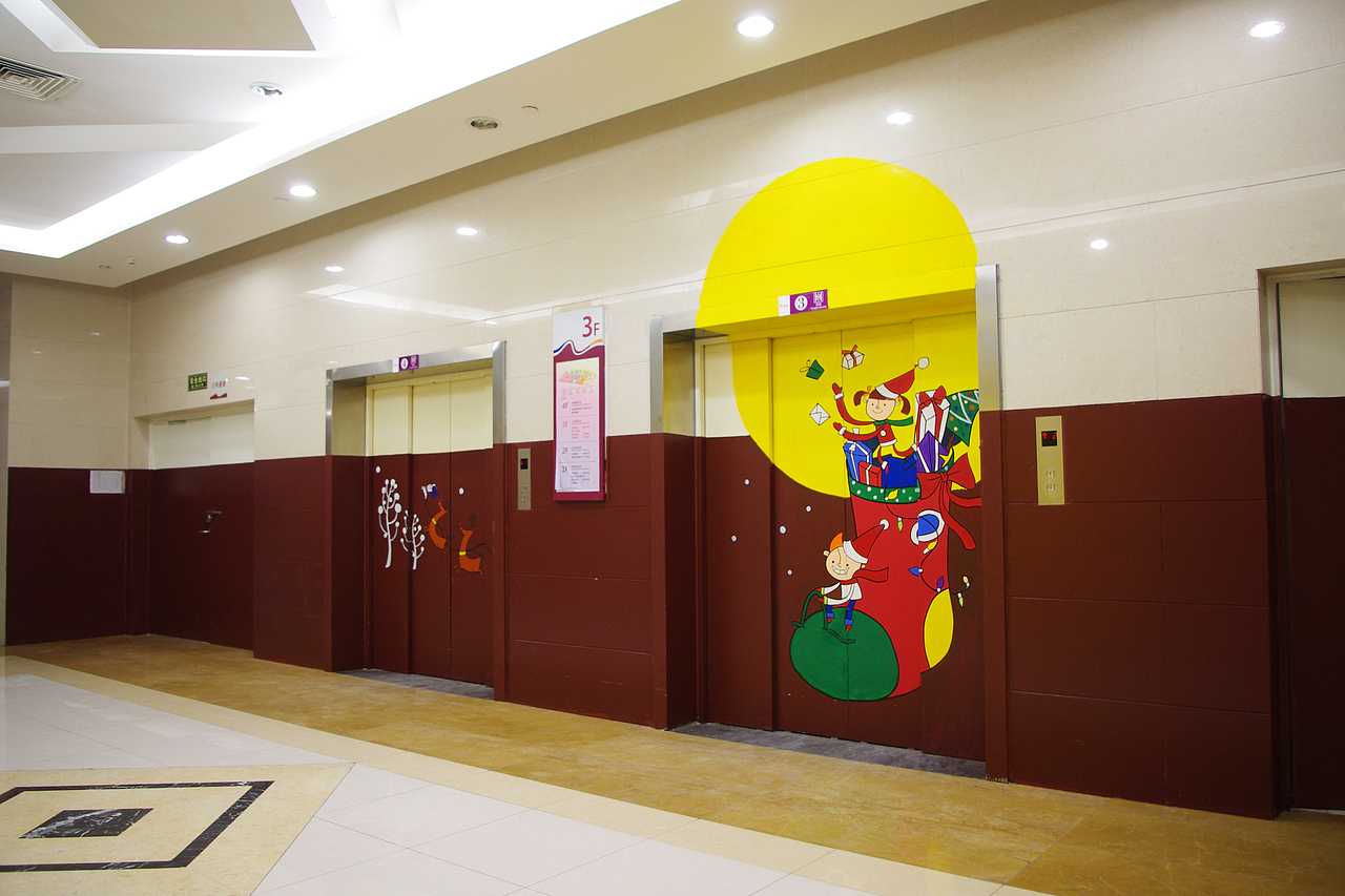 豹小玉手绘青岛即墨宝龙广场消防通道美化手绘背景墙