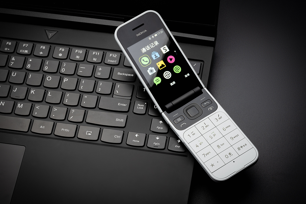 诺基亚2720翻盖手机