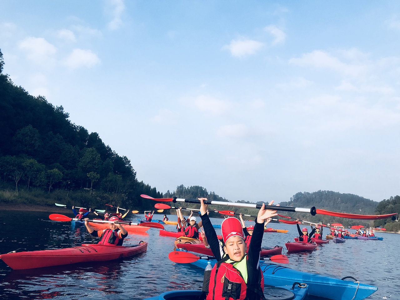 红帽子南川黎香湖皮划艇基地元旦首划（图ZMTQyODYyMjQ4） - 风光摄影 - 站酷设计师左I可原创素材 - 站酷ZCOOL