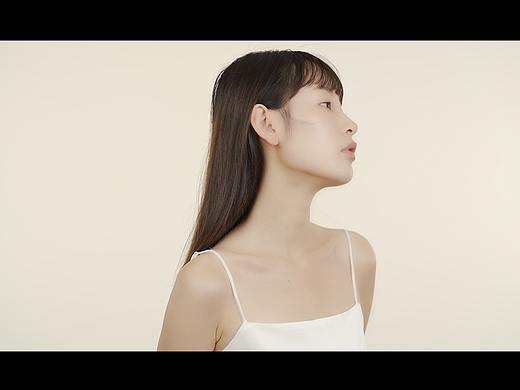 向心而美，自然有光----爱洛蒂佐多元修护精萃水