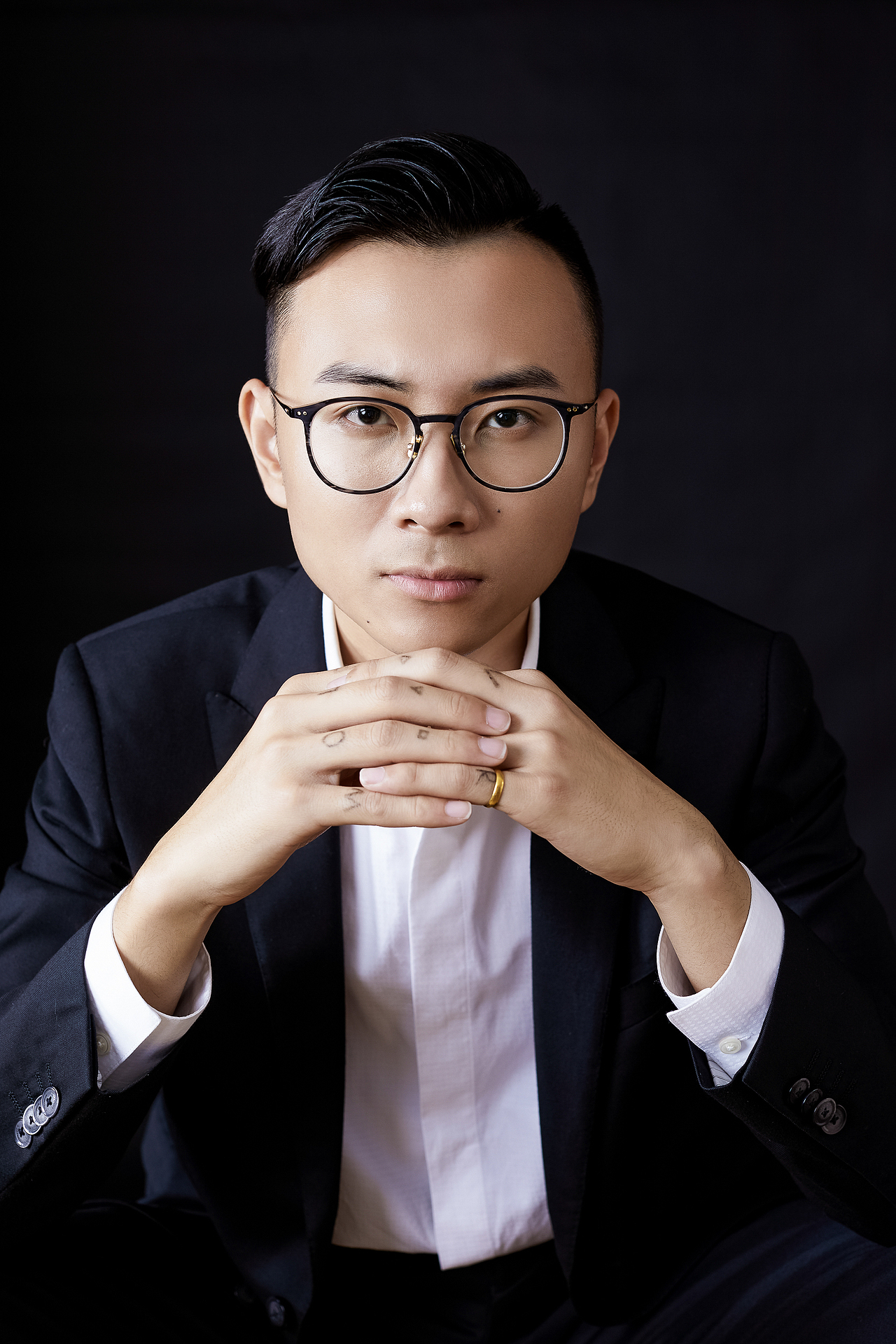 形象照（图ZMTk3NTcwNTAw） - 人像摄影 - 站酷设计师摄影师佧滨KOBIN原创素材 - 站酷ZCOOL