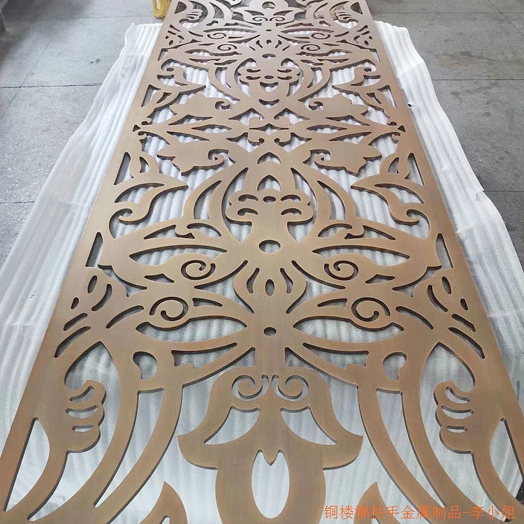 铜板雕花镂空护栏 别墅弧形镶花实木扶手仿古铜楼梯