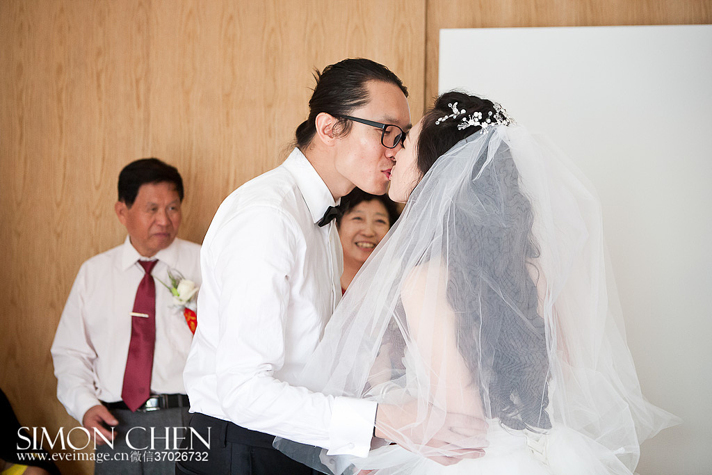 【爱在仙踪-果园西餐厅】纪实婚礼摄影跟拍作品陈昕Simon Chen伊视觉摄影（图ZMjU1OTIyNTY=） - 人像摄影 - 站酷设计师婚礼摄影师陈昕原创素材 - 站酷ZCOOL