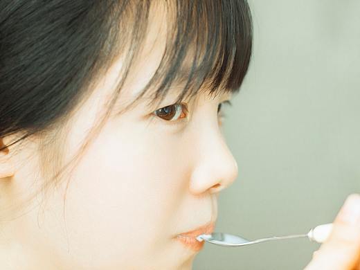 干燥的空气，尘埃的味道，我在其中。