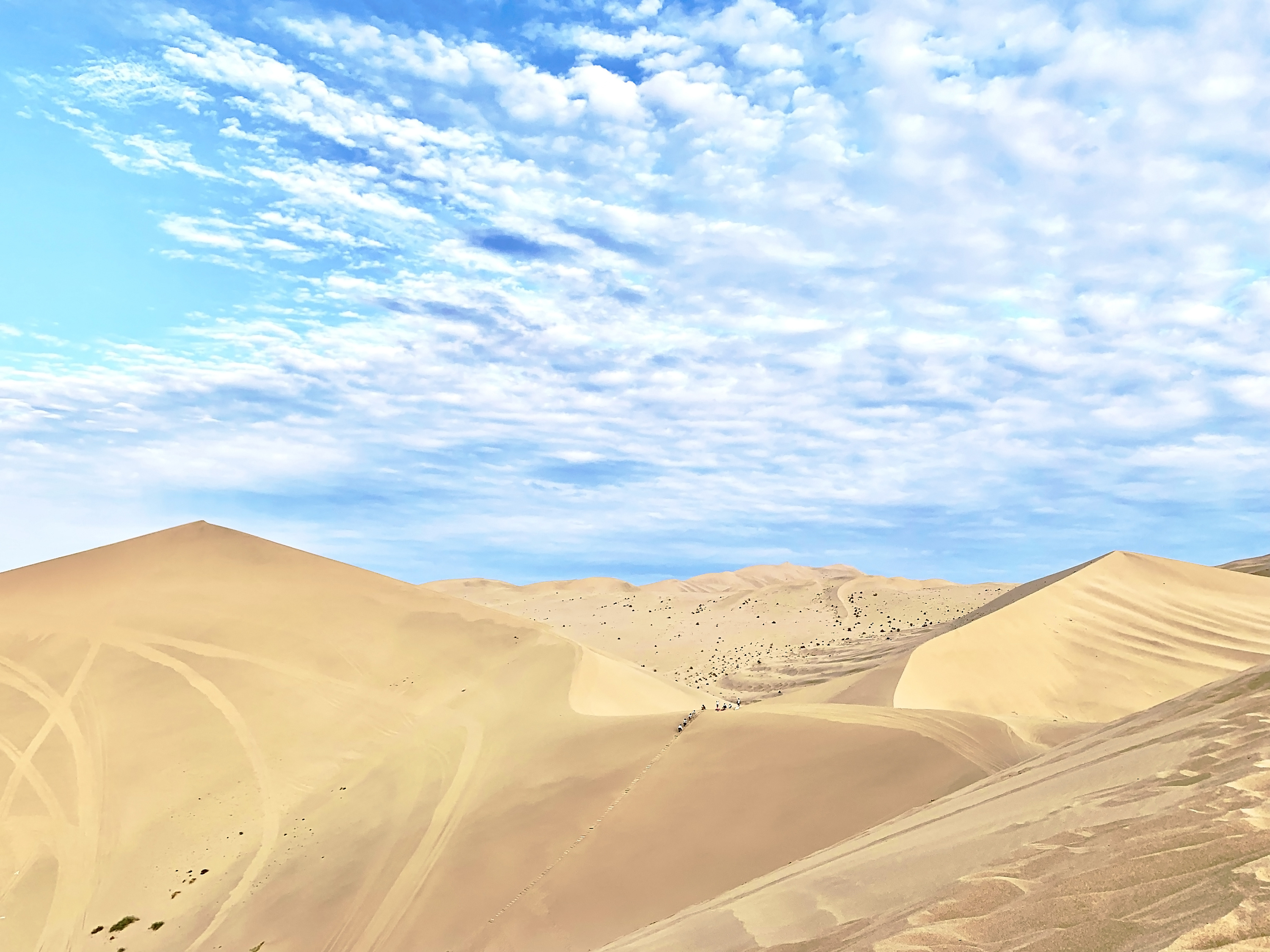 高清晰金色唯美沙漠沙丘美景壁纸