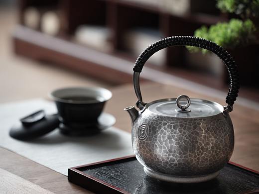 锤纹泉眼壶·银壶