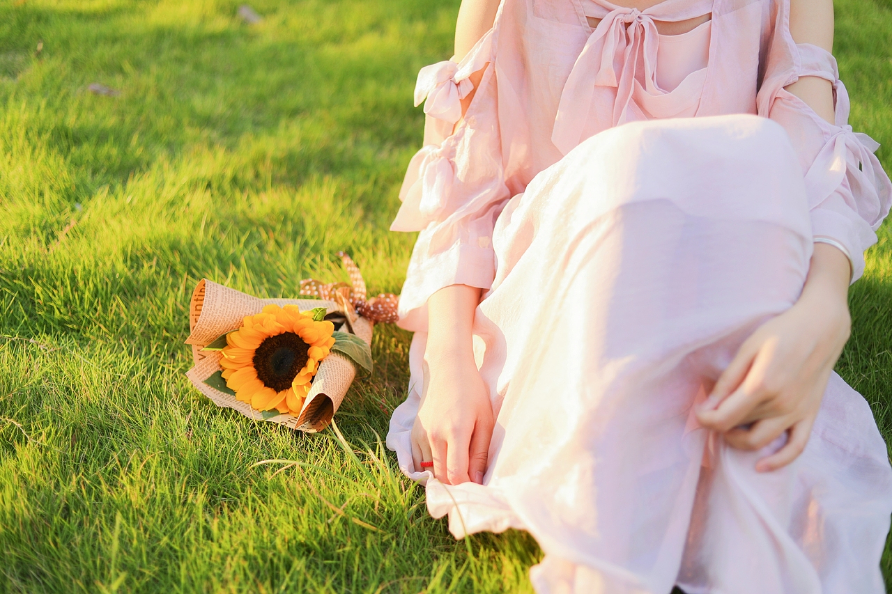 人像摄影《向日葵女孩》（图ZMTgxODk1MDU2） - 人像摄影 - 站酷设计师秀秀学姐原创素材 - 站酷ZCOOL