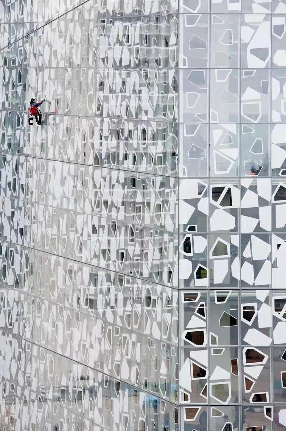 YPG全球顶建筑立面高温釉3D打印特色艺术玻璃表现